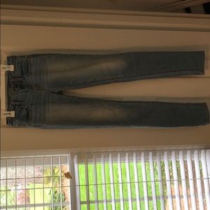 American Eagle Light Wash Skinny Jeans Size 0.